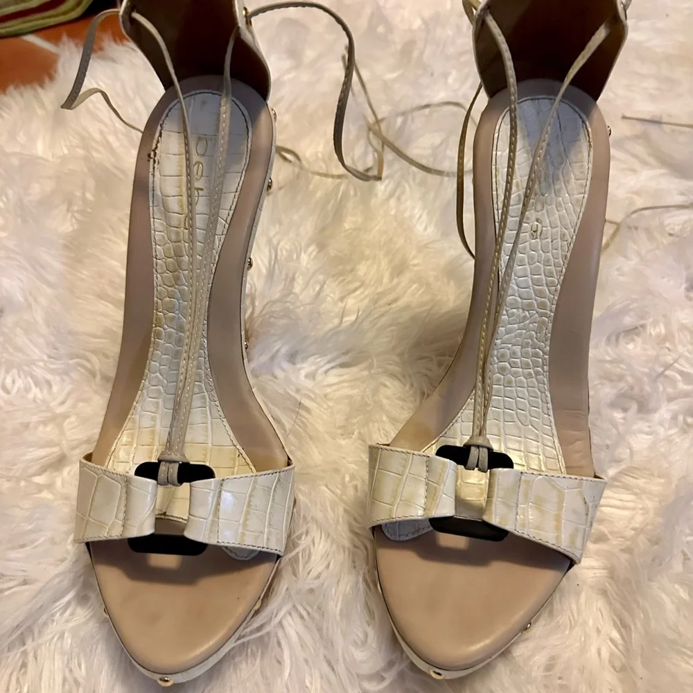 Bebe Heidi style/off white color worn once size 8 - Picture 3 of 12